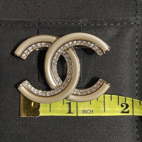 Gold Crystal CC brooch - Picture 7 of 7